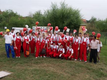Angajaţii Europharm fac voluntariat la Beiuş, alături de Habitat pentru Umanitate